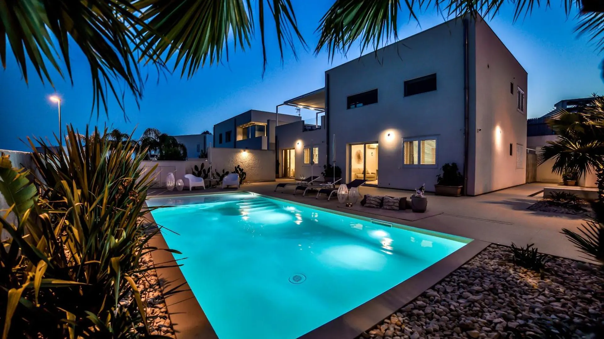 Casa Blanca Villa Exclusive With Private Pool contacts