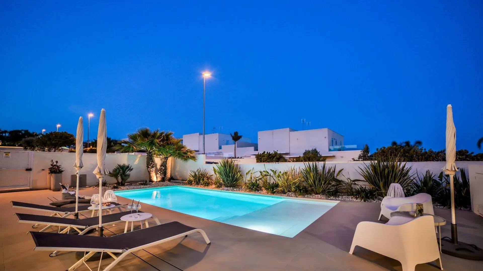 Casa Blanca Villa Exclusive With Private Pool Marina di Ragusa